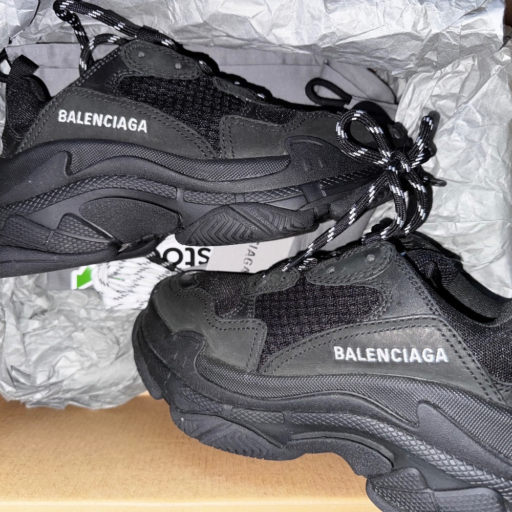 Balenciagas Triple S Black